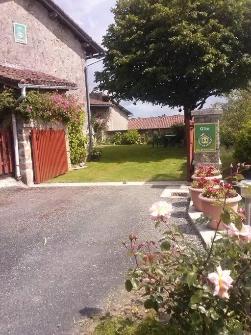 Cottage By The Chateau With Pool In National Parc Les Salles-Lavauguyon Exterior photo