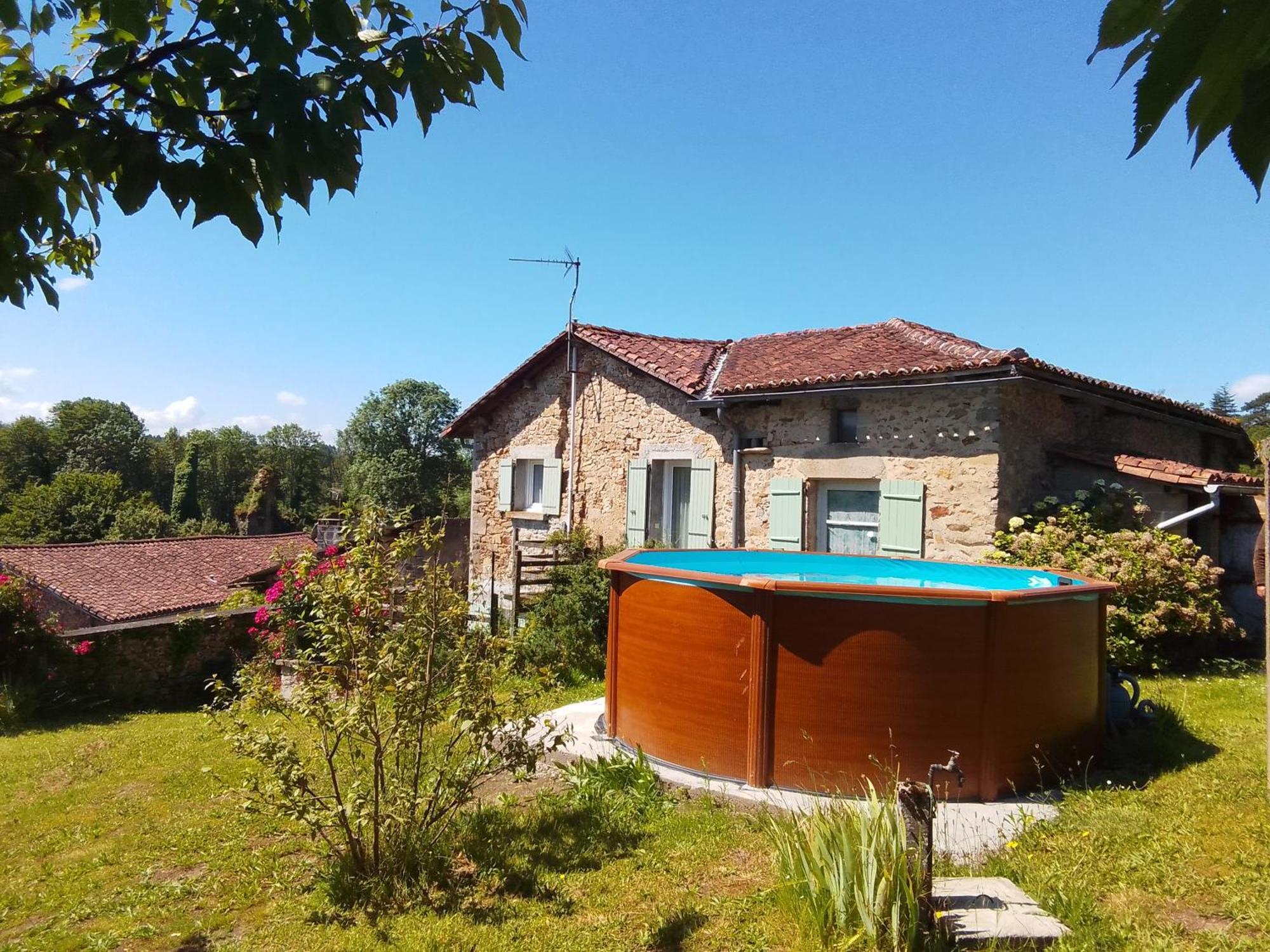 Cottage By The Chateau With Pool In National Parc Les Salles-Lavauguyon Exterior photo